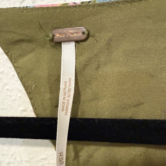 Free People Women Mabel Printed Blouse
Garden Combo Floral - Picture 8 of 8